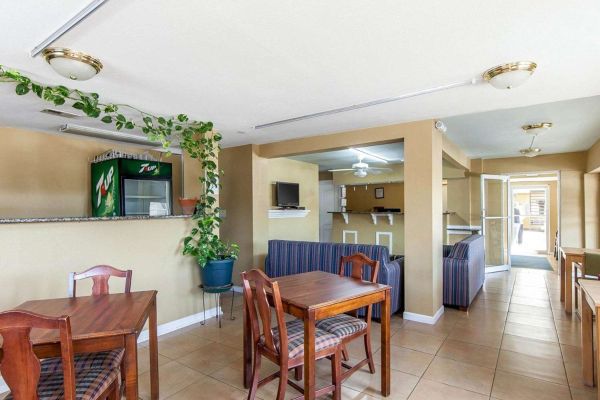 Rodeway Inn Calhoun